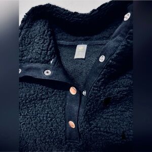 BLACK FLEECE PULLOVER.  Large